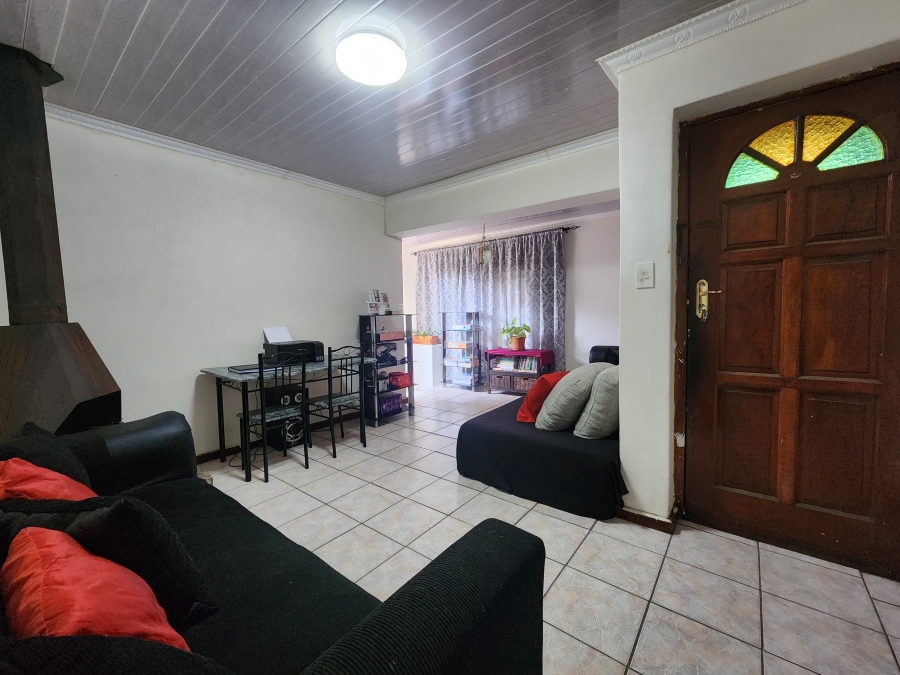 3 Bedroom Property for Sale in Hillview Western Cape